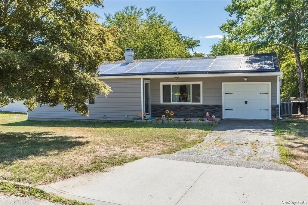 31 Pine Gate East Patchogue NY 11772