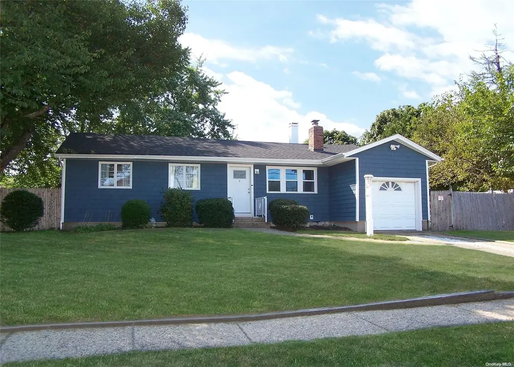 10 Eisenhower Road Centereach NY 11720