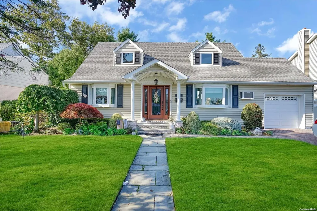 60 Knowles Street Plainview NY 11803