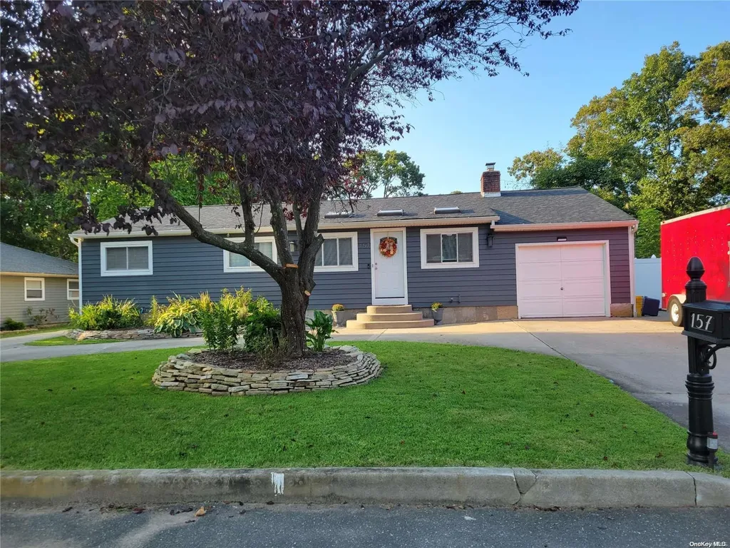 157 E Parkview Drive Shirley NY 11967