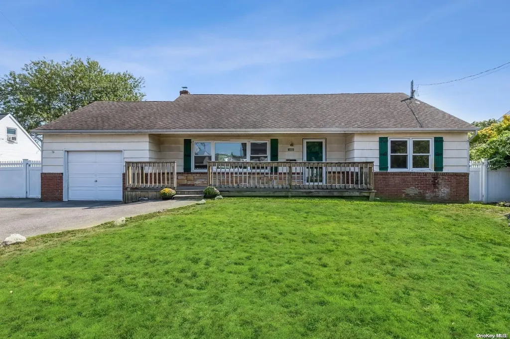 1469 Herzel Boulevard West Babylon NY 11704