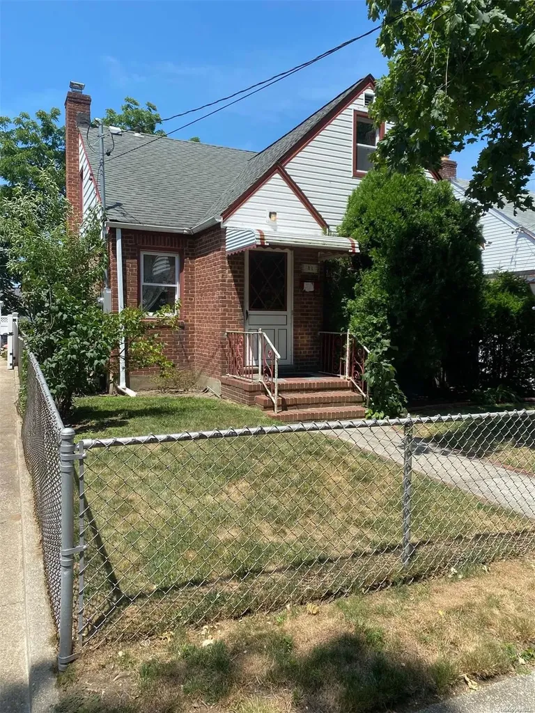 81 Marshall Avenue Lynbrook NY 11563