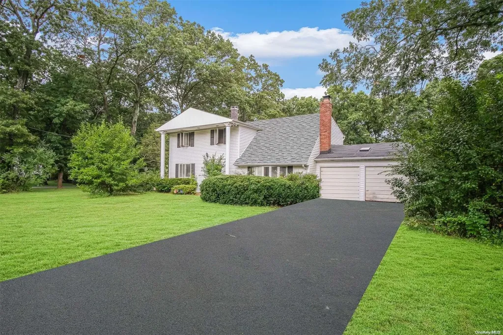 2 Westcliff Drive Mount Sinai NY 11766