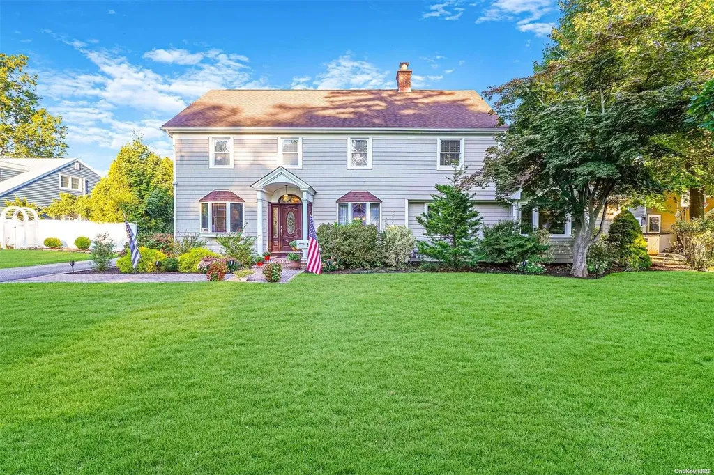 83 Elm Avenue Smithtown NY 11787
