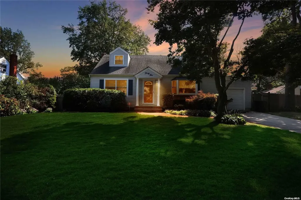 42 Elliot Street Islip NY 11751