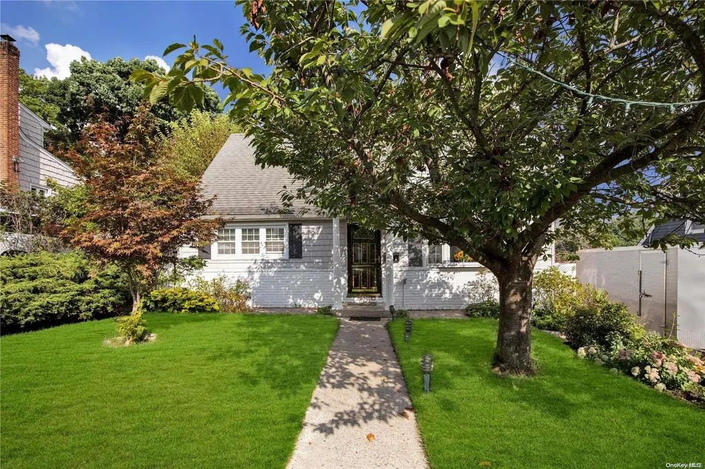 8 Bryce Avenue Glen Cove NY 11542