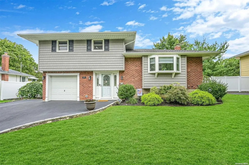10 Baylor Drive Smithtown NY 11787
