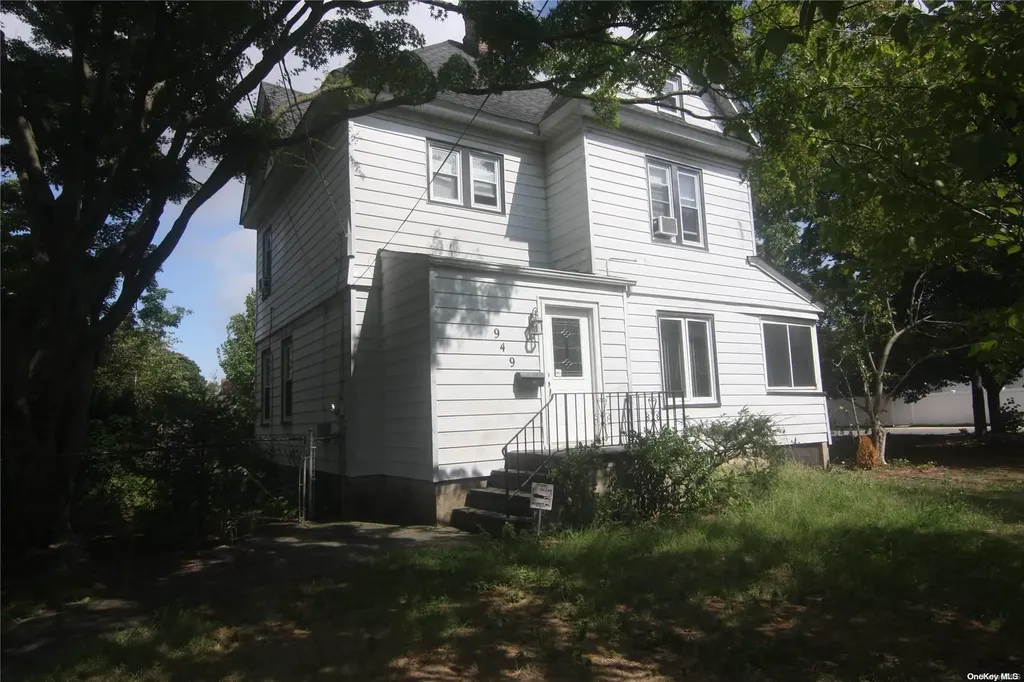 949 Thomas Avenue Baldwin NY 11510