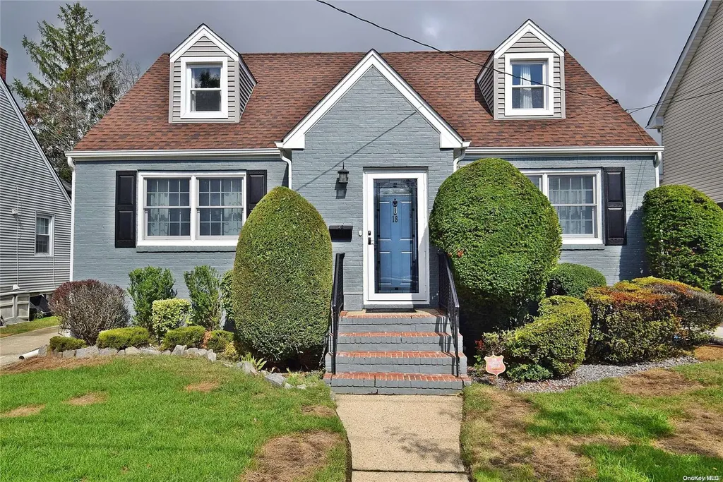 18 Dorothy Place Lynbrook NY 11563