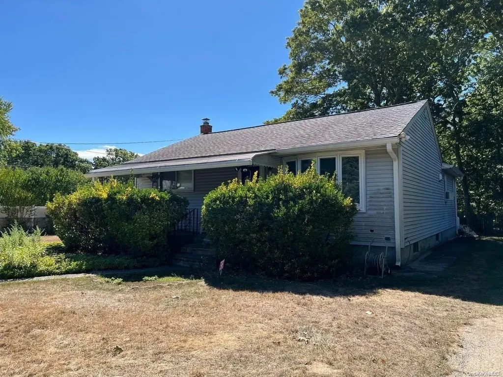 76 Sweetbriar Drive Mastic NY 11950