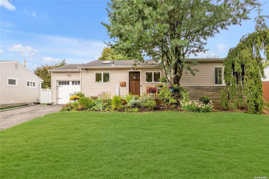 11 Terry Lane Plainview NY 11803