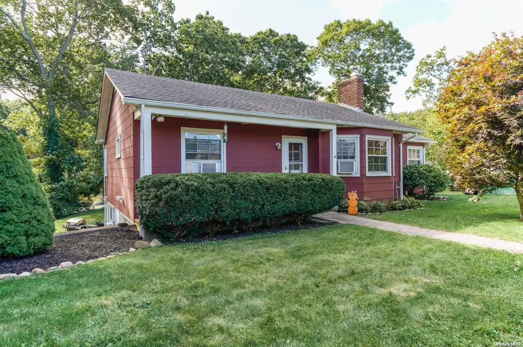 19 5th Street Wading River NY 11792