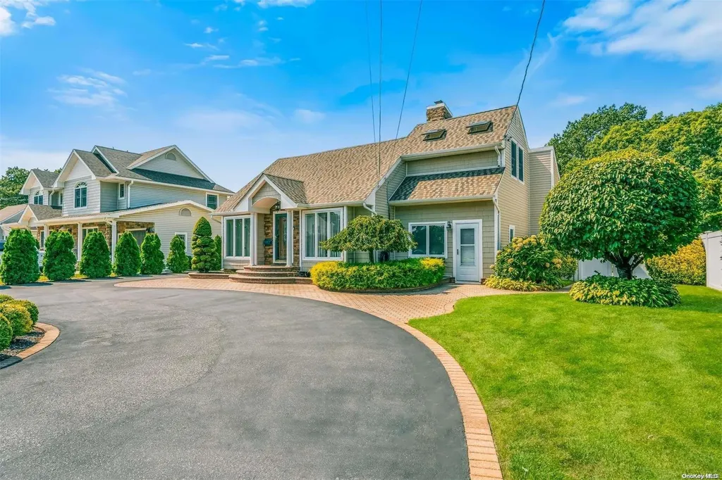 1156 Namdac Avenue Bay Shore NY 11706