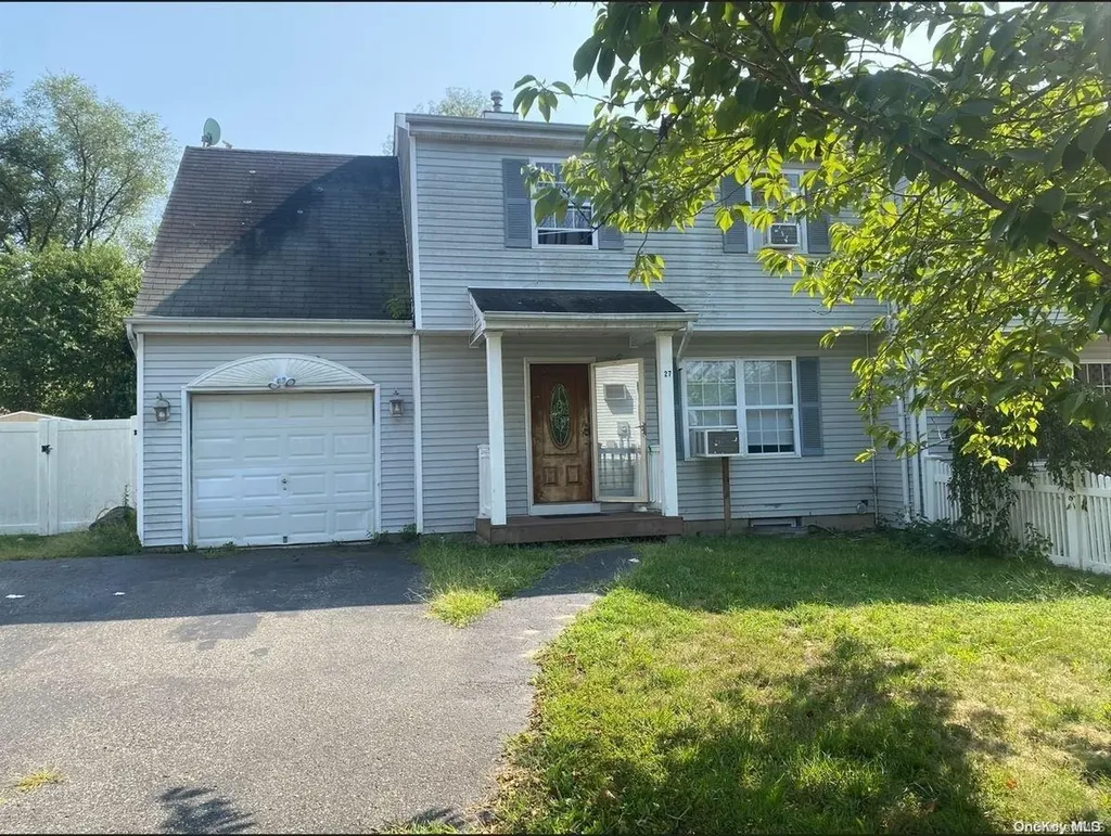 27 Cedar Street Central Islip NY 11722