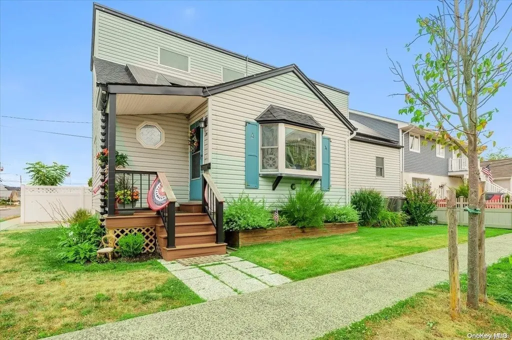 2 Lancaster Road Island Park NY 11558