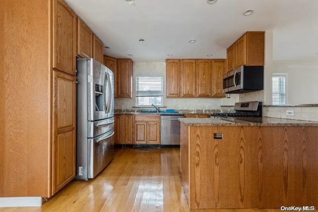 442 E Beech Street Long Beach NY 11561