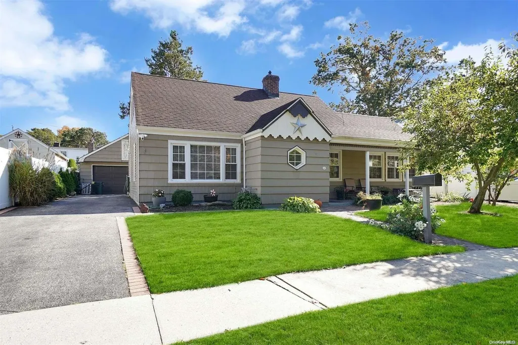 562 Riverside Avenue Massapequa NY 11758