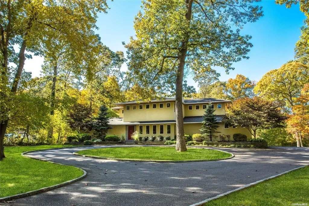 427 Woodbury Road Cold Spring Harbor NY 11724