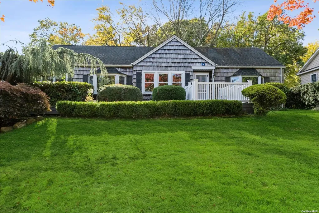 16 Crescent Drive Albertson NY 11507
