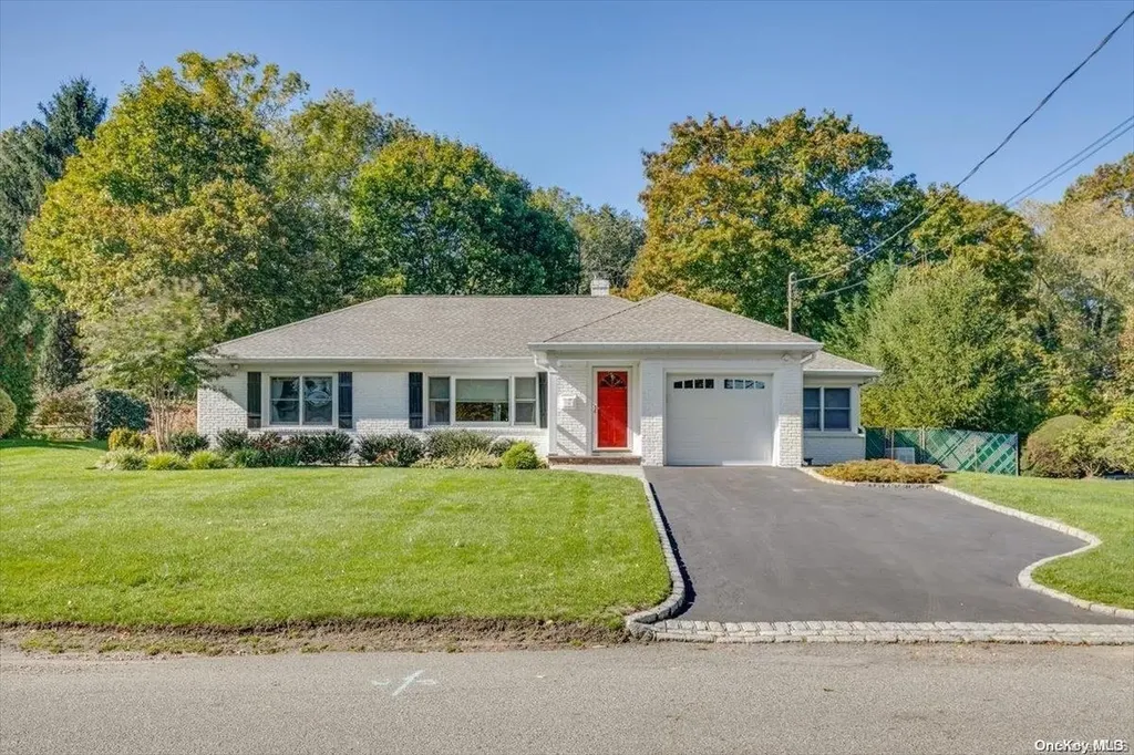 35 Dumbarton Drive Huntington NY 11743