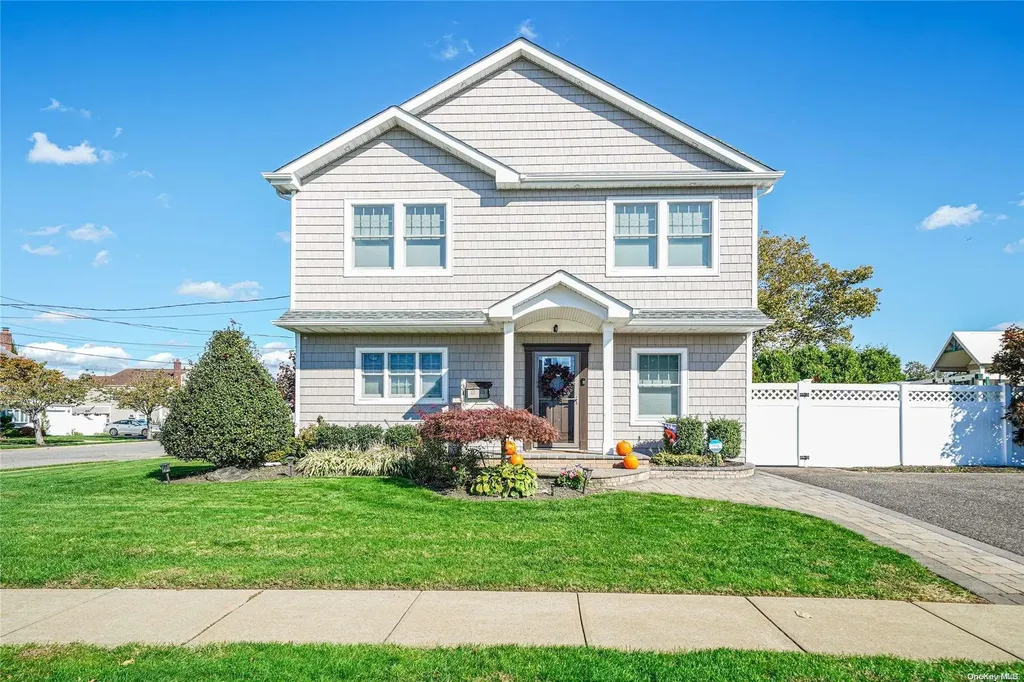 31 Franklin Place Massapequa NY 11758