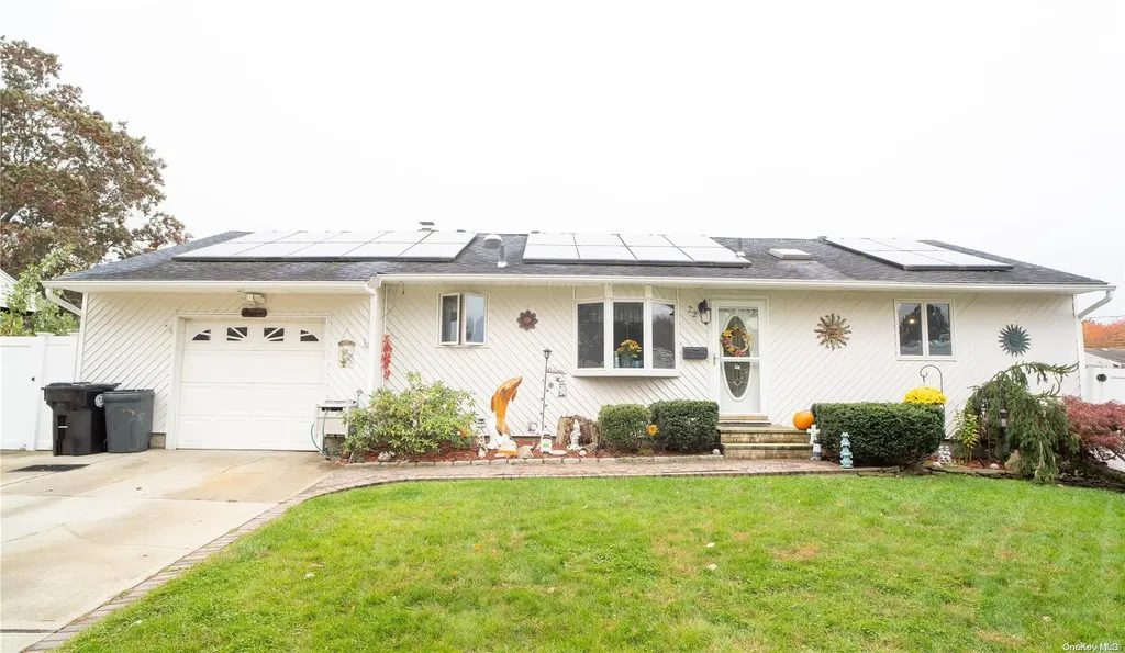 22 Bainbridge Street Islip NY 11751