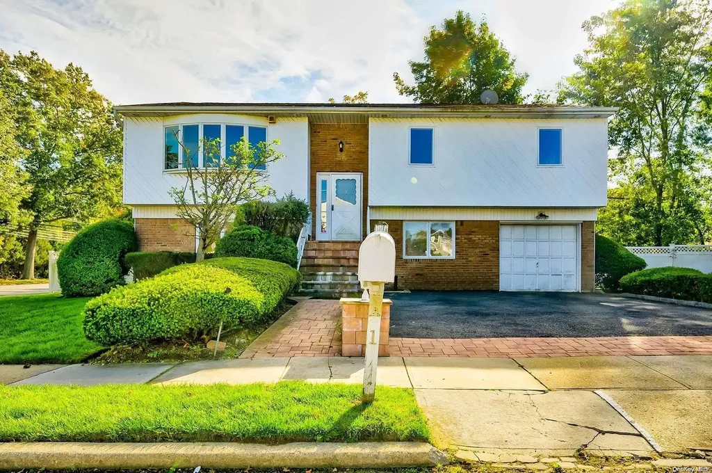 1 Rustic Court Plainview NY 11803
