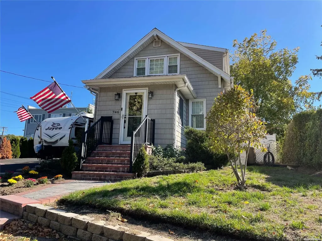 746 Foxhurst Road Baldwin NY 11510