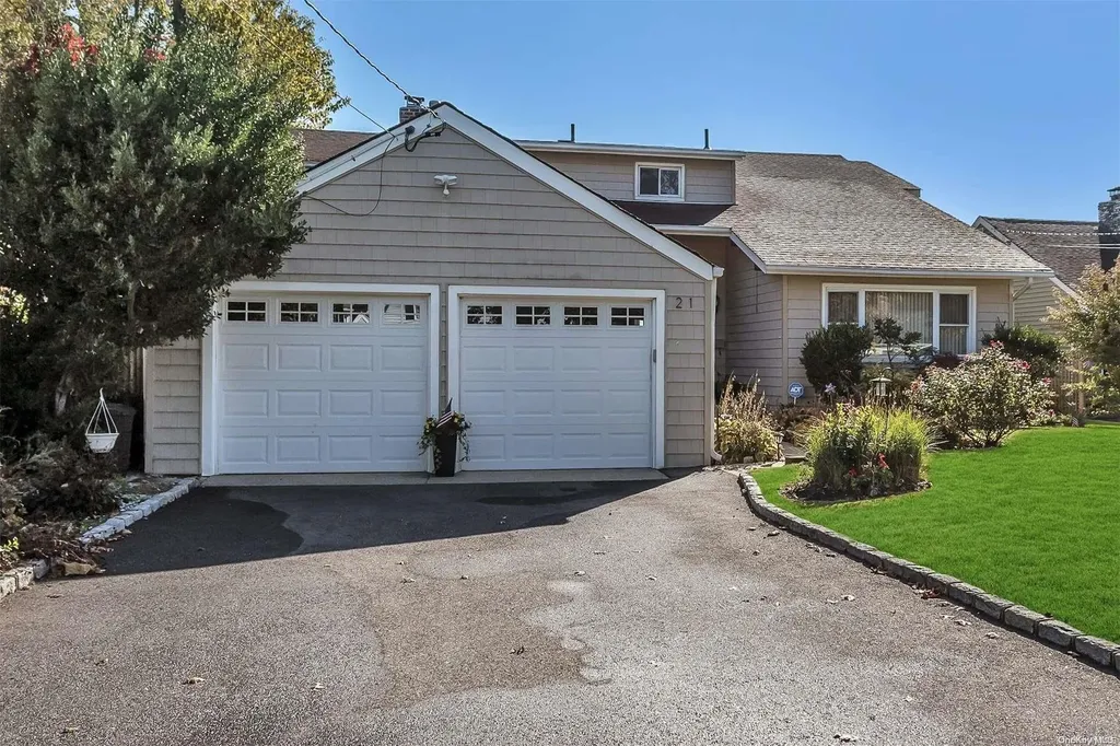21 Carleton Avenue Amityville NY 11701