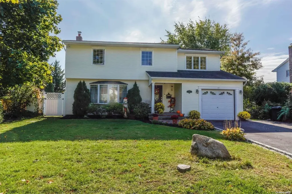 30 Seneca Drive Commack NY 11725