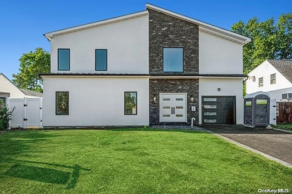 98 Twig Lane Levittown NY 11756