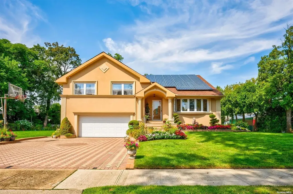 891 Pepperidge Road Westbury NY 11590