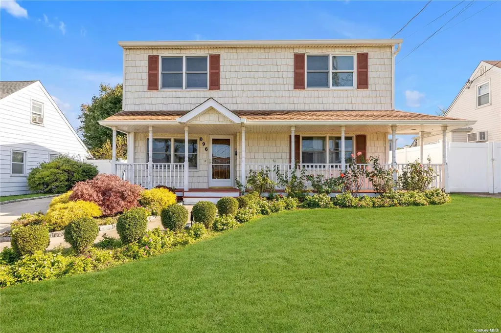 896 Washington Avenue Westbury NY 11590