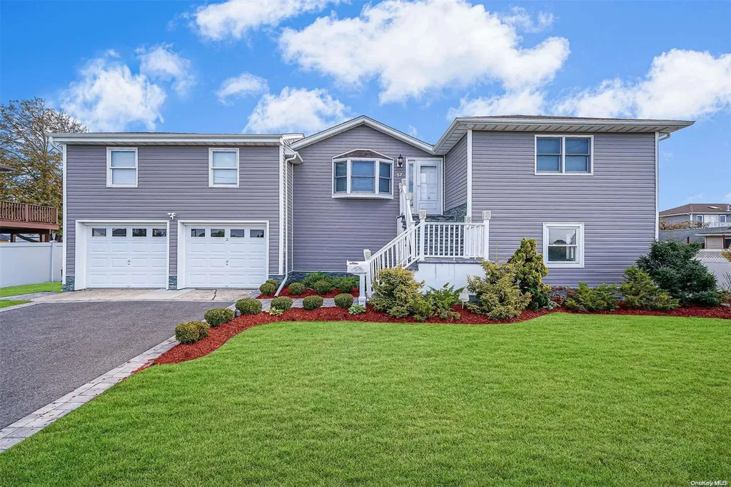 57 Verdi Terrace Lindenhurst NY 11757