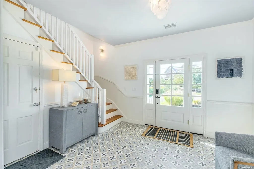 25 Exchange Westhampton Beach NY 11978