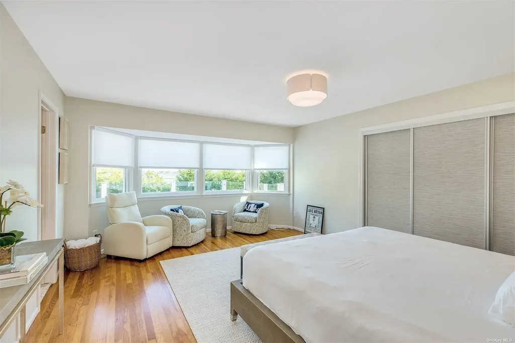 25 Exchange Westhampton Beach NY 11978
