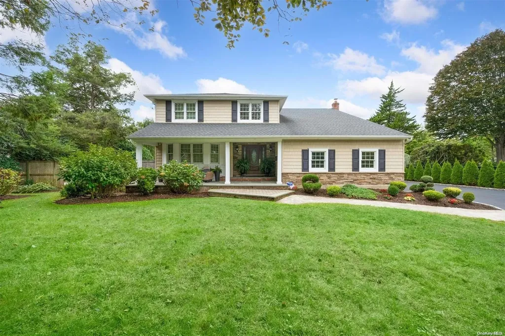 19 Dryden Way Commack NY 11725