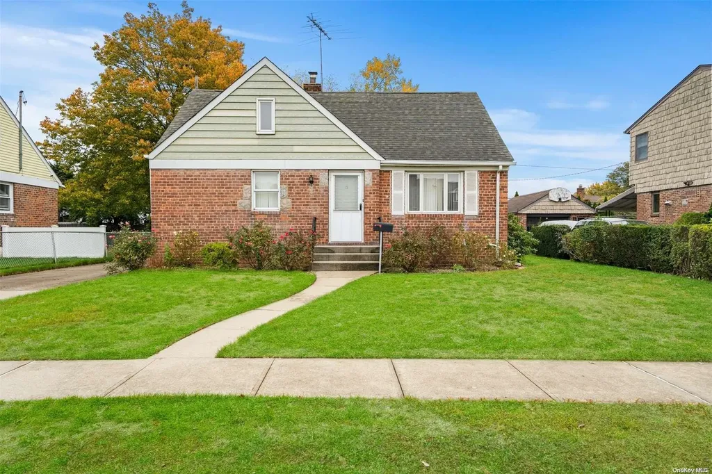 13 Berkshire Road Bethpage NY 11714