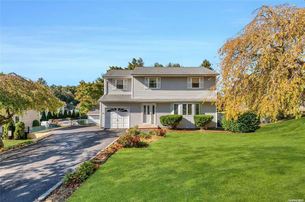 6 Barry Lane Smithtown NY 11787