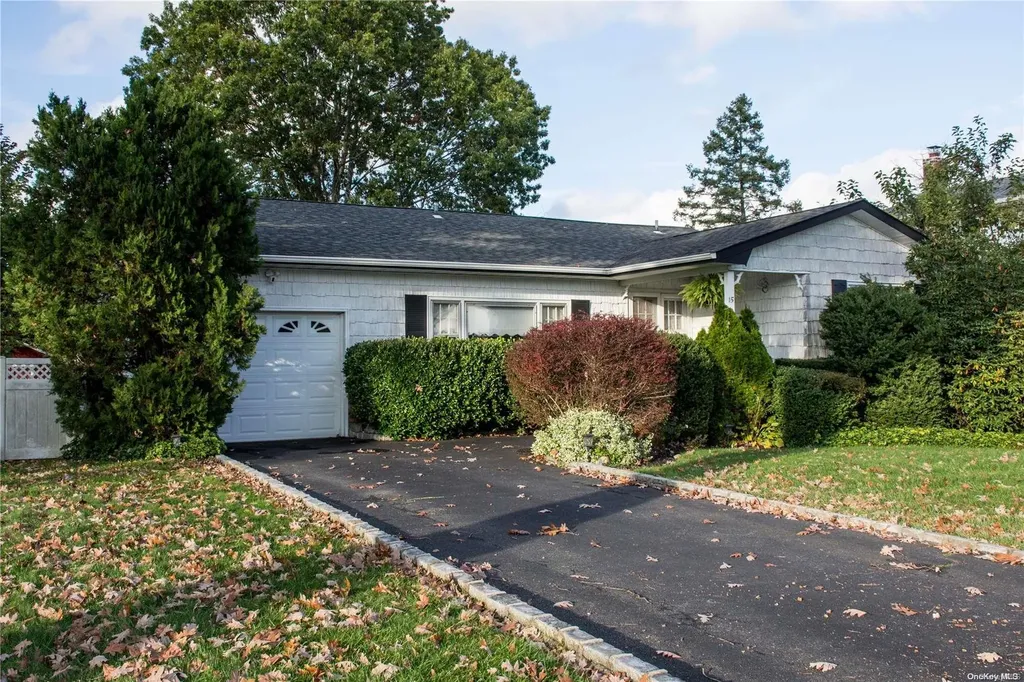 15 Rhonda Lane Commack NY 11725
