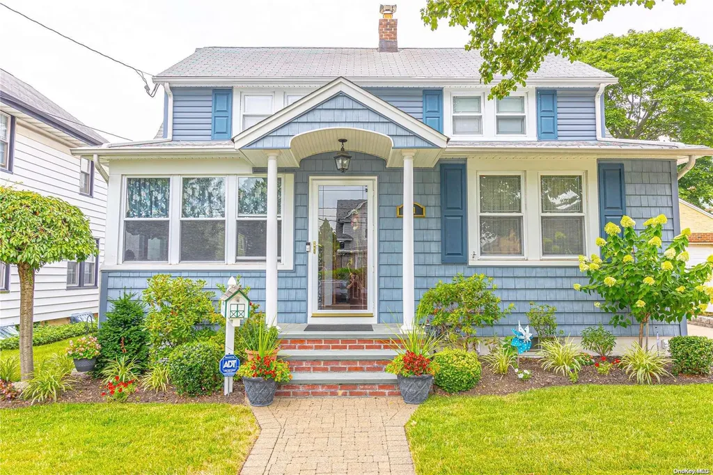 311 Schuster Avenue Mineola NY 11501