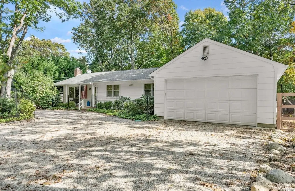 31 8th Street East Hampton NY 11937