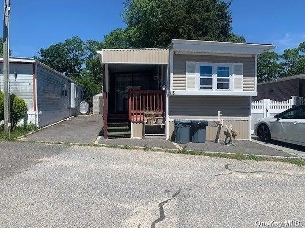 3 Aspen Avenue Bay Shore NY 11706