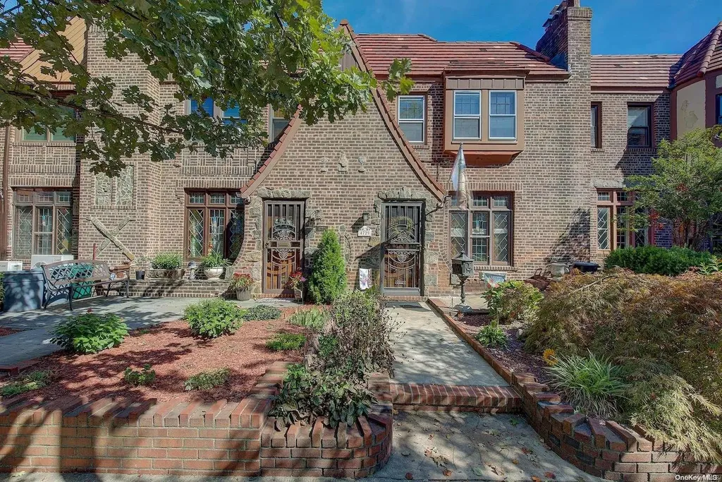 4729 188th Street Flushing NY 11358