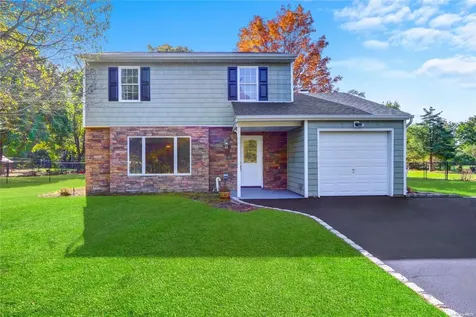 68 Dongan Boulevard Manorville NY 11949