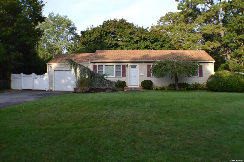 1019 Merriam Road Bay Shore NY 11706