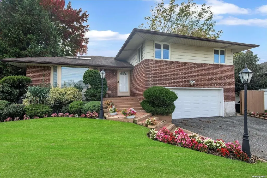 76 Phipps Lane Plainview NY 11803