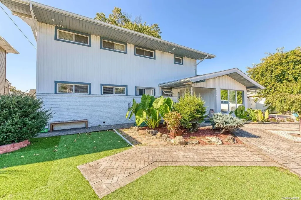 3340 Park Avenue Oceanside NY 11572