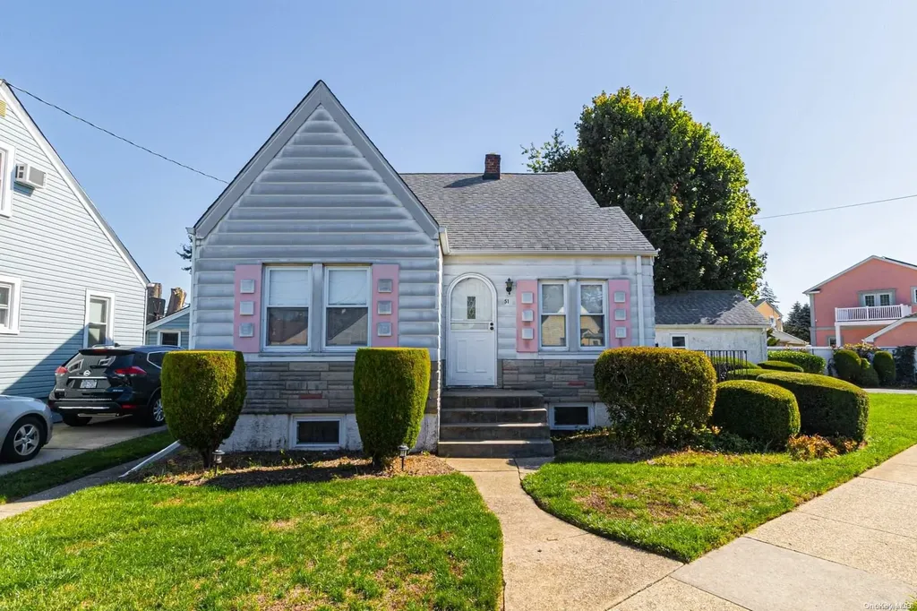 51 Searing Street Hempstead NY 11550