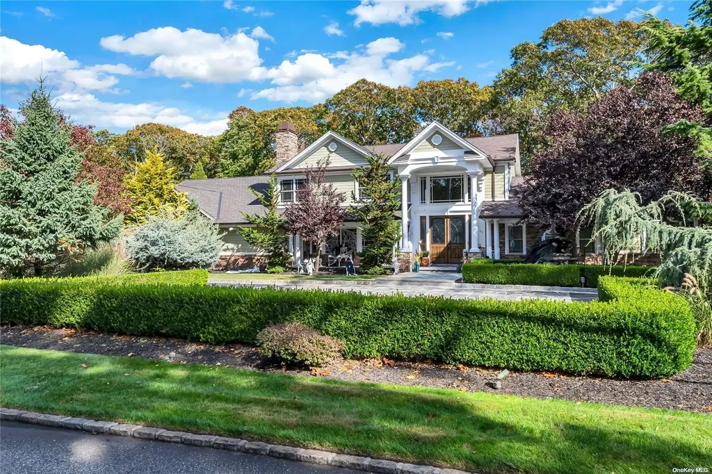 21 The Helm East Islip NY 11730